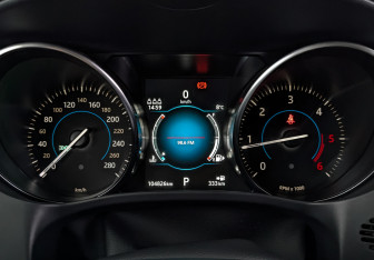 Подержанный автомобиль Jaguar F-Pace 2020 года (13 фото)