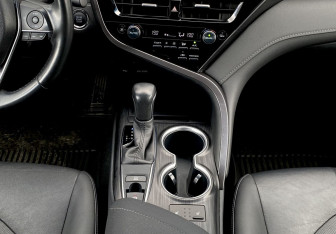 Подержанный автомобиль Toyota Camry Sedan 2021 года (13 фото)