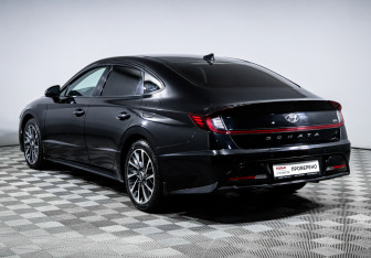 Подержанный автомобиль Hyundai Sonata 2022 года (7 фото)