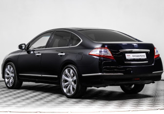 Подержанный автомобиль Nissan Teana 2011 года (7 фото)
