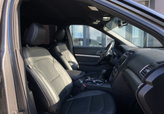 Подержанный автомобиль Ford Explorer 2018 года (23 фото)