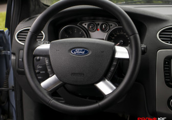 Подержанный автомобиль Ford Focus Sedan 2006 года (12 фото)