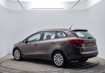 Подержанный автомобиль Kia Ceed Wagon 2014 года (7 фото)