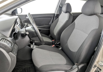 Подержанный автомобиль Hyundai Solaris Hatchback 2012 года (20 фото)