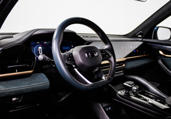 Подержанный автомобиль Geely Monjaro 2023 года (11 фото)