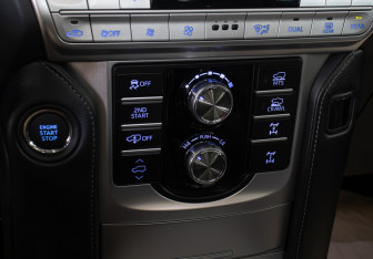 Подержанный автомобиль Toyota Land Cruiser Prado 2023 года (18 фото)