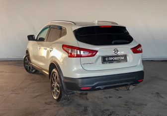 Подержанный автомобиль Nissan Qashqai 2017 года (4 фото)