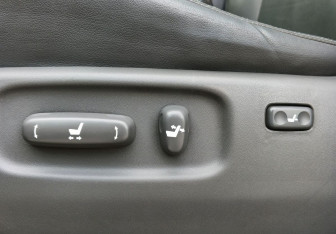 Подержанный автомобиль Toyota Land Cruiser Suv 2008 года (24 фото)