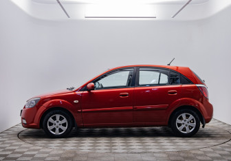 Подержанный автомобиль Kia Rio Hatchback 2010 года (8 фото)