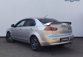 Подержанный автомобиль Mitsubishi Lancer Sedan 2013 года (6 фото)