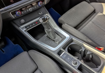 Подержанный автомобиль Audi Q3 2019 года (25 фото)