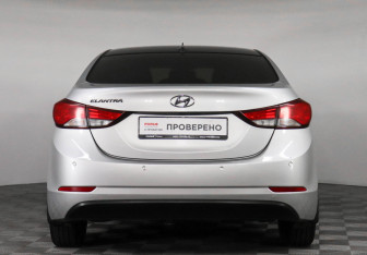 Подержанный автомобиль Hyundai Elantra Sedan 2015 года (6 фото)