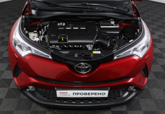 Подержанный автомобиль Toyota C-HR 2018 года (9 фото)