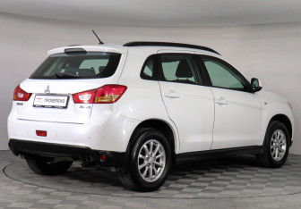 Подержанный автомобиль Mitsubishi ASX 2014 года (3 фото)