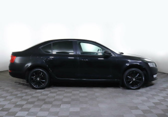 Подержанный автомобиль Skoda Octavia Liftback 2015 года (3 фото)