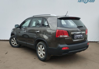 Подержанный автомобиль Kia Sorento 2012 года (6 фото)