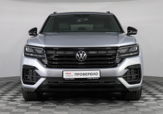 Подержанный автомобиль Volkswagen Touareg 2022 года (2 фото)