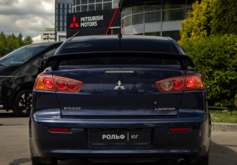 Подержанный автомобиль Mitsubishi Lancer Sedan 2008 года (5 фото)