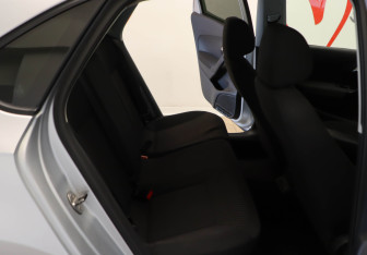 Подержанный автомобиль Volkswagen Polo Sedan 2013 года (9 фото)