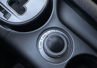 Подержанный автомобиль Peugeot 4007 2011 года (17 фото)