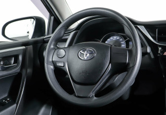 Подержанный автомобиль Toyota Corolla Sedan 2016 года (12 фото)