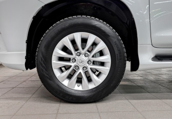 Подержанный автомобиль Lexus GX 2022 года (17 фото)