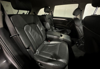 Подержанный автомобиль Audi Q7 2007 года (11 фото)