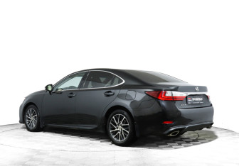 Подержанный автомобиль Lexus ES 2015 года (7 фото)