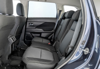 Подержанный автомобиль Mitsubishi Outlander 2021 года (12 фото)