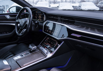 Подержанный автомобиль Audi A7 2021 года (13 фото)