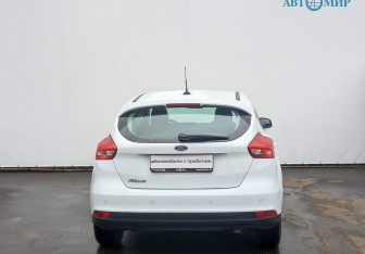 Подержанный автомобиль Ford Focus Hatchback 2017 года (6 фото)