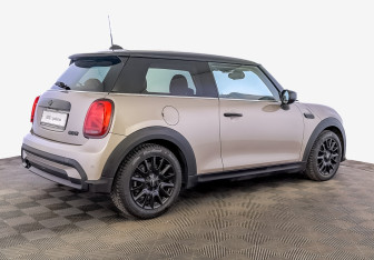 Подержанный автомобиль MINI Hatch 2022 года (5 фото)