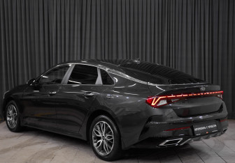 Подержанный автомобиль Kia K5 2021 года (7 фото)