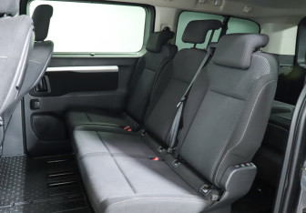 Подержанный автомобиль Peugeot Traveller 2021 года (10 фото)