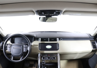 Подержанный автомобиль Land Rover Range Rover Sport 2017 года (12 фото)