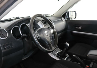Подержанный автомобиль Suzuki Grand Vitara 2014 года (7 фото)