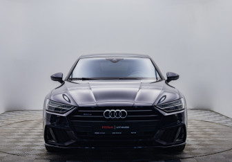 Подержанный автомобиль Audi A7 2018 года (8 фото)