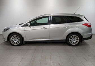 Подержанный автомобиль Ford Focus Wagon 2014 года (8 фото)