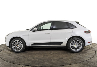 Подержанный автомобиль Porsche Macan 2015 года (8 фото)