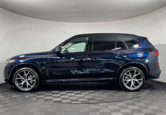 Подержанный автомобиль BMW X5 2025 года (5 фото)