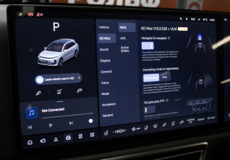 Подержанный автомобиль LiXiang L6 2024 года (24 фото)