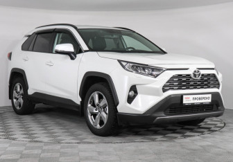 Подержанный автомобиль Toyota RAV4 2021 года (3 фото)