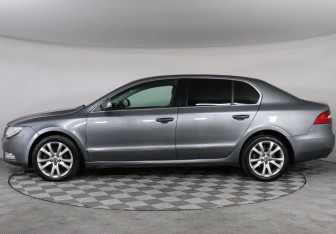 Подержанный автомобиль Skoda Superb Liftback 2012 года (8 фото)