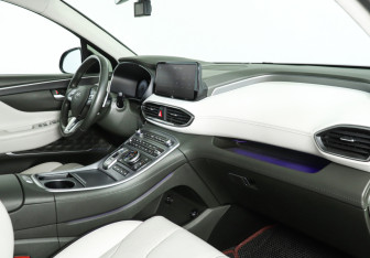 Подержанный автомобиль Hyundai Santa Fe 2021 года (9 фото)