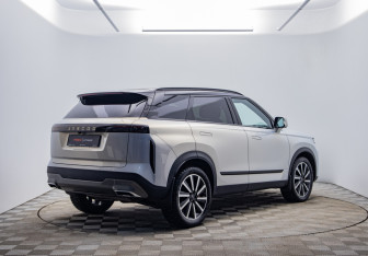 Подержанный автомобиль Jaecoo J7 2024 года (5 фото)