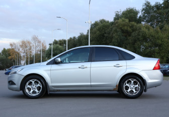 Подержанный автомобиль Ford Focus Sedan 2011 года (8 фото)