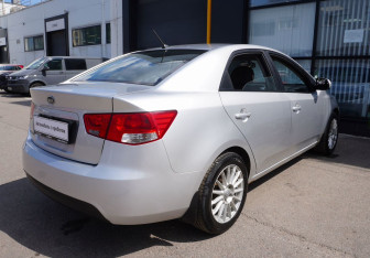 Подержанный автомобиль Kia Cerato Sedan 2011 года (5 фото)