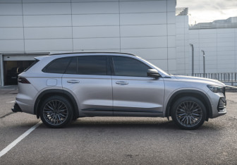 Подержанный автомобиль Geely Monjaro 2023 года (4 фото)