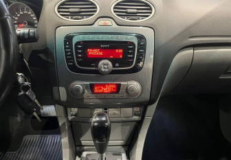 Подержанный автомобиль Ford Focus Sedan 2011 года (16 фото)