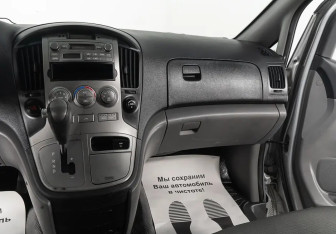 Подержанный автомобиль Hyundai Grand Starex 2009 года (9 фото)